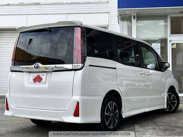 toyota noah 2017 504928-927122 image 2