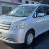 toyota noah 2007 GOO_JP_700090373030241230005 image 8