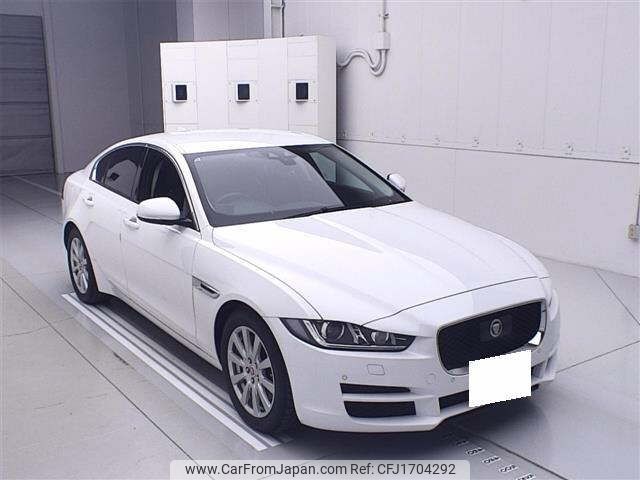 jaguar xe 2017 CFJ1704292 image 1