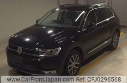 volkswagen tiguan 2017 -VOLKSWAGEN--VW Tiguan 5NCZE-WVGZZZ5NZHW942449---VOLKSWAGEN--VW Tiguan 5NCZE-WVGZZZ5NZHW942449-