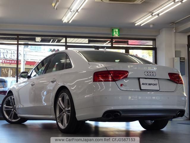 audi s8 2013 quick_quick_4HCGTF_WAUZZZ4H4DN032702 image 2