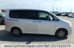 toyota noah 2007 CFJ1625974
