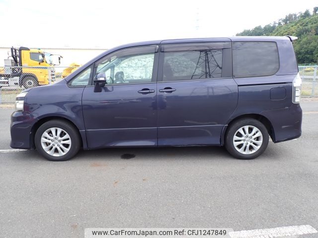 toyota voxy 2010 NIKYO_PJ93479 image 2
