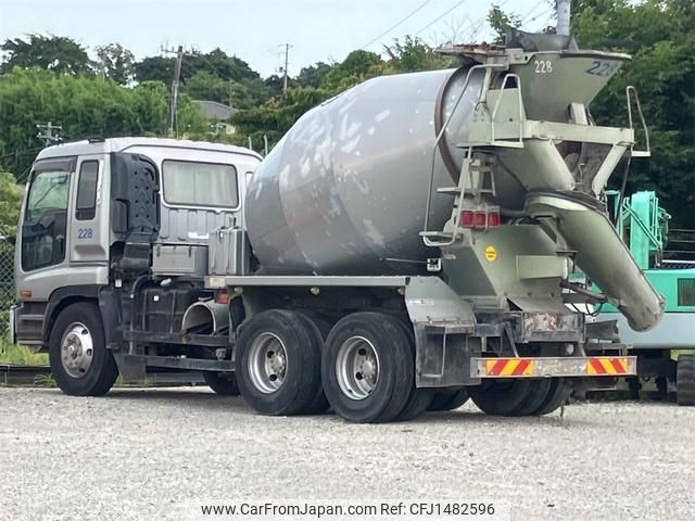 isuzu giga 2002 CFJ1482596 image 2
