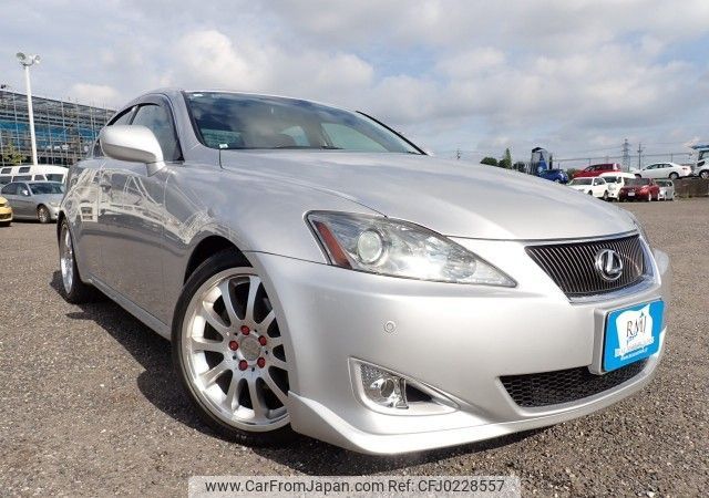 lexus is 2005 REALMOTOR_N2024090141F-24 image 2