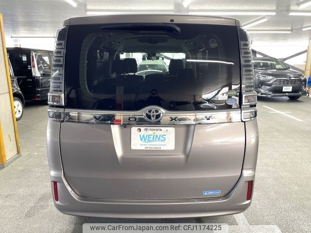 2018 Toyota Voxy DBA-ZRR80G 2WD - Car Price $9,656