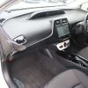 toyota prius 2018 CFJ1676668 image 10