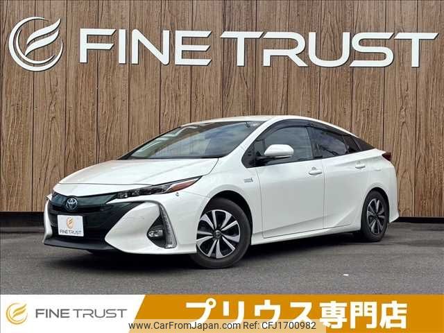 toyota prius-phv 2017 CFJ1700982 image 1