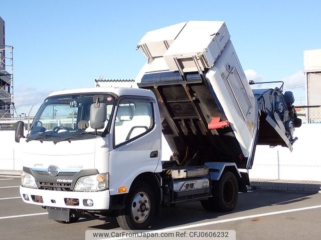 hino dutro 2016 24341417 image 1