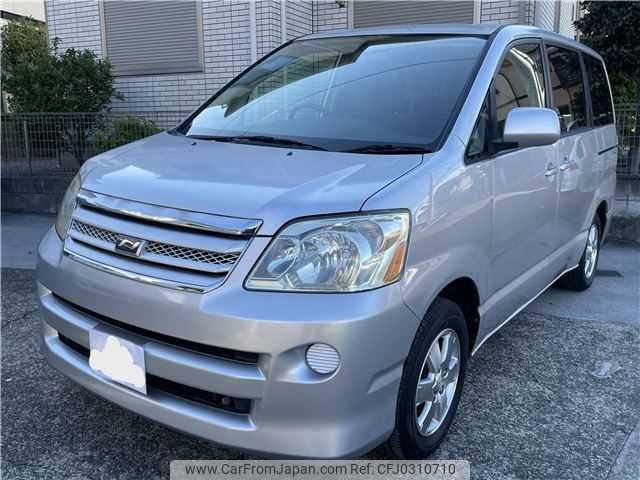 toyota noah 2004 TE3730 image 1