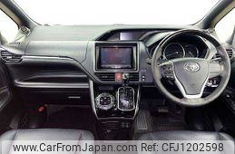 toyota esquire 2015 504928-930404