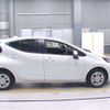 toyota aqua 2022 -TOYOTA--AQUA 6AA-MXPK11--MXPK11-2075050---TOYOTA--AQUA 6AA-MXPK11--MXPK11-2075050- image 8