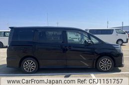 toyota voxy 2014 NIKYO_QK29875