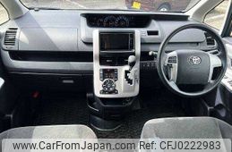 toyota noah 2012 504928-924325