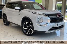 mitsubishi outlander-phev 2023 CFJ1812746