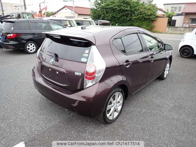 toyota aqua 2014 CFJ1617514 image 2