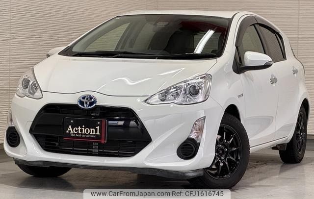 toyota aqua 2017 CFJ1616745 image 1