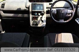 toyota voxy 2013 504928-930975