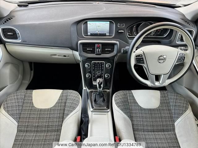 volvo v40 2017 -VOLVO--Volvo V40 MD4204T--H2415339---VOLVO--Volvo V40 MD4204T--H2415339- image 2