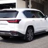 lexus lx 2022 25631902 image 5