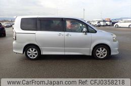 toyota voxy 2007 NIKYO_LR18475