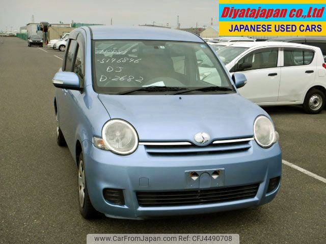 Toyota sienta 2011