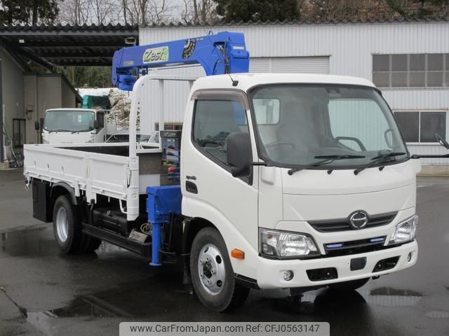 hino dutro 2017 GOO_NET_EXCHANGE_0903440A30241214W001 image 1