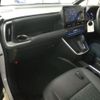 toyota noah 2023 quick_quick_6AA-ZWR90W_ZWR90-0070132 image 3