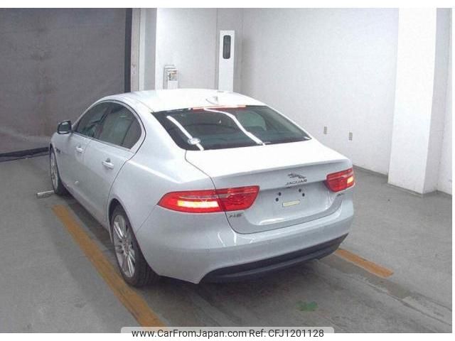 jaguar xe 2016 quick_quick_CBA-JA2GA_SAJAB4AGA904604 image 2