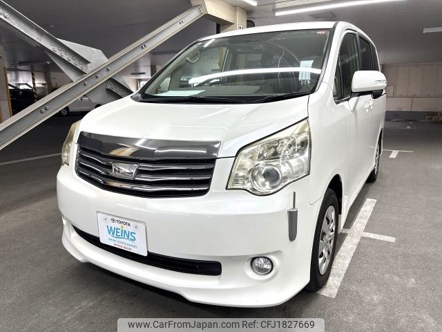 toyota noah 2010 CFJ1827669 image 1