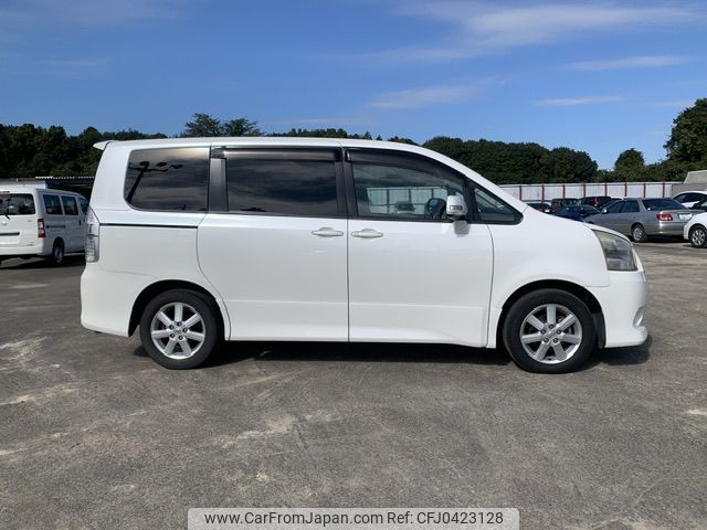 toyota noah 2007 NIKYO_MZ95902 image 1