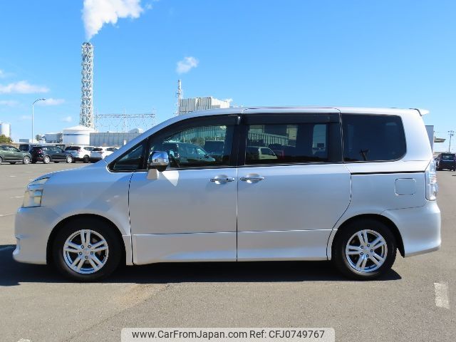 toyota voxy 2010 NIKYO_XZ23809 image 2