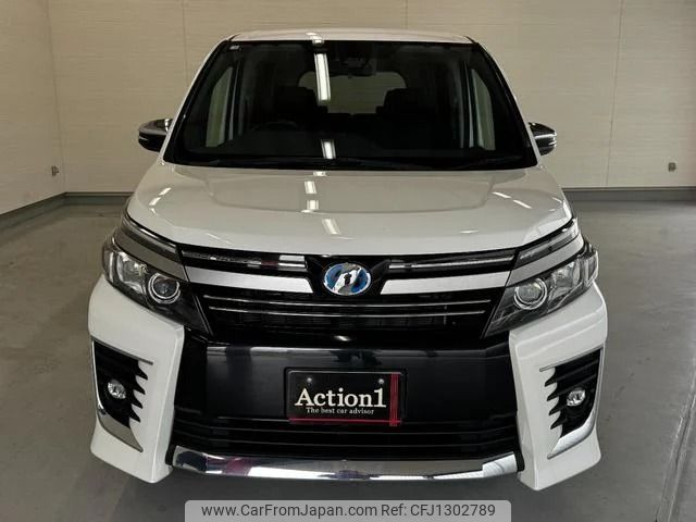 toyota voxy 2016 221 image 2