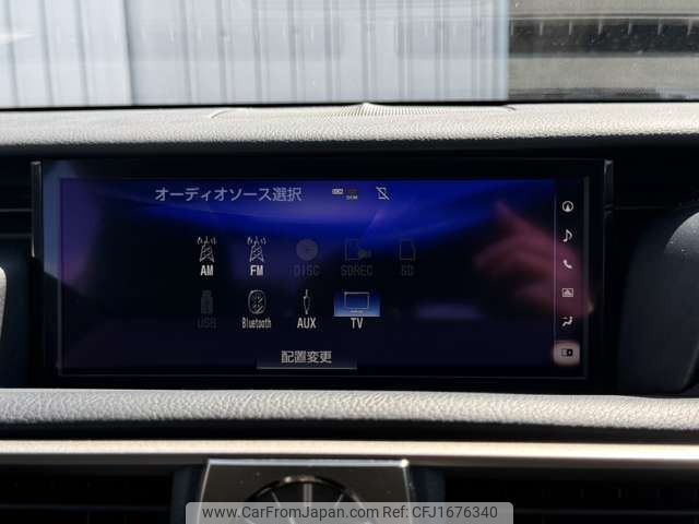 lexus is 2017 CFJ1676340 image 2