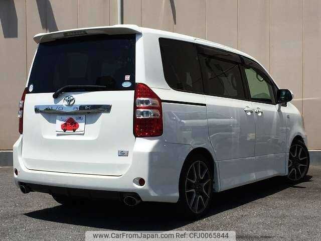 toyota noah 2011 504928-923068 image 2