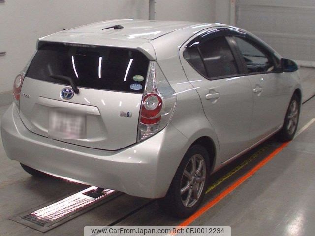 toyota aqua 2013 -TOYOTA 【新潟 530ち2653】--AQUA NHP10-6133975---TOYOTA 【新潟 530ち2653】--AQUA NHP10-6133975- image 2