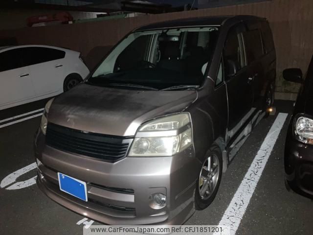 toyota voxy 2005 CFJ1851201 image 1