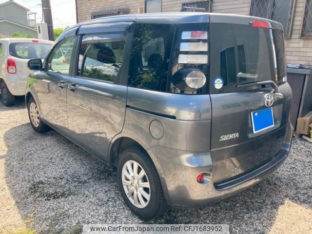 toyota sienta 2010 CFJ1683952 image 2