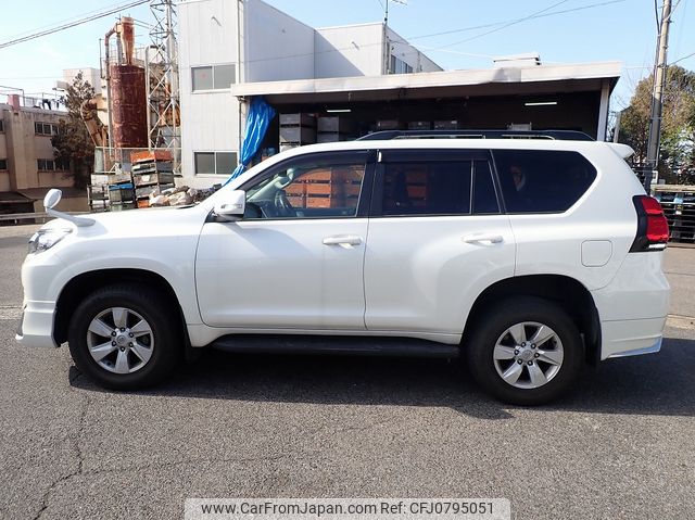 toyota land-cruiser-prado 2021 25521706 image 2