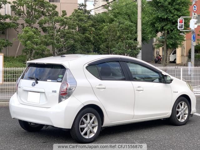 toyota aqua 2012 CFJ1556870 image 2