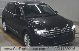 volkswagen tiguan 2019 -VOLKSWAGEN--VW Tiguan WVGZZZ5NZKW340949---VOLKSWAGEN--VW Tiguan WVGZZZ5NZKW340949-