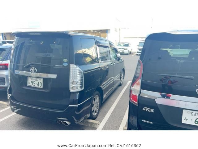 toyota voxy 2010 CFJ1616362 image 2