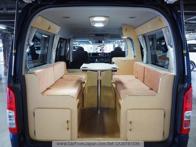 toyota hiace-wagon 2016 GOO_JP_700030304130250210003 image 2