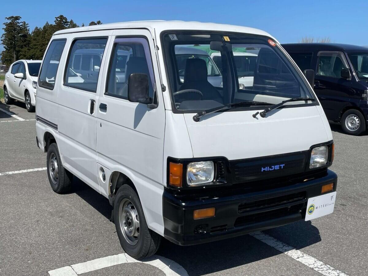 Daihatsu mini hot sale van