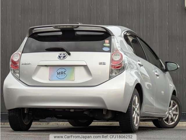 toyota aqua 2012 CFJ1806252 image 2