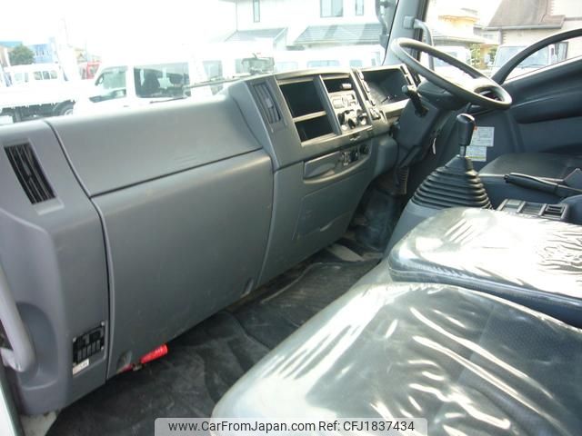 isuzu forward 2016 CFJ1837434 image 2