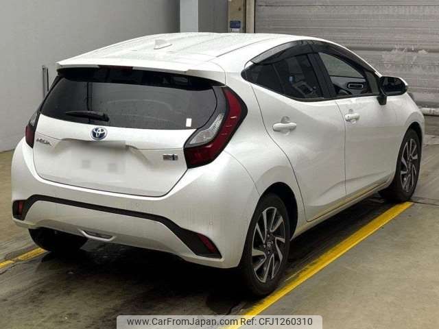 toyota aqua 2023 -TOYOTA--AQUA 6AA-MXPK11--MXPK11-2106510---TOYOTA--AQUA 6AA-MXPK11--MXPK11-2106510- image 2