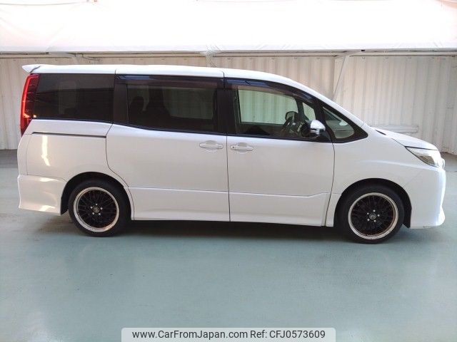 toyota noah 2014 ENHANCEAUTO_1_ea292017 image 2