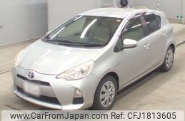 toyota aqua 2012 CFJ1813605