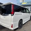 toyota noah 2015 GOO_JP_700030018430241021001 image 4